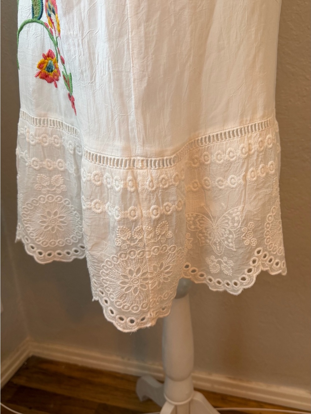 NWT. Johnny Was  White Embroidered Floral Boho Dress Size Small - Picture 5 of 15